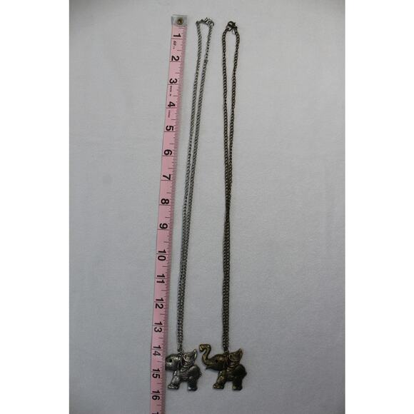 Lot of 2 Vintage Elephant Pendant Necklaces Silver & Bronze Tone Long Chain - Picture 6 of 7